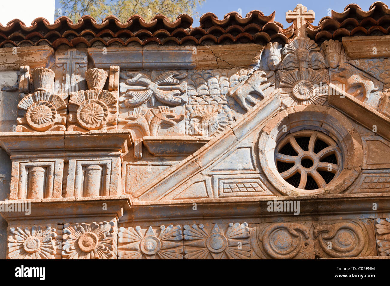 Carving avec Aztec influences sur l'église de Iglesia Nuestra Señora de la Regla, Pajara sur l'île canarienne de Fuerteventura Banque D'Images