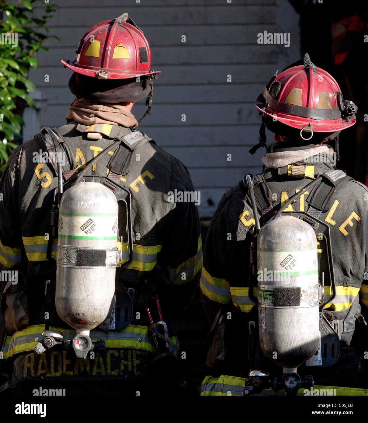 'Seattle pompiers lors d'un test de brûler une vieille maison. Banque D'Images