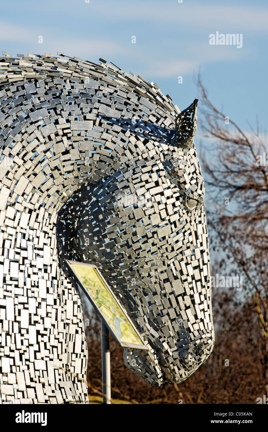 Kelpie. Modèle à l'échelle prévu sculptures équines, partie de l'Hélix Projet. Sculpté par Andy Scott. Banque D'Images