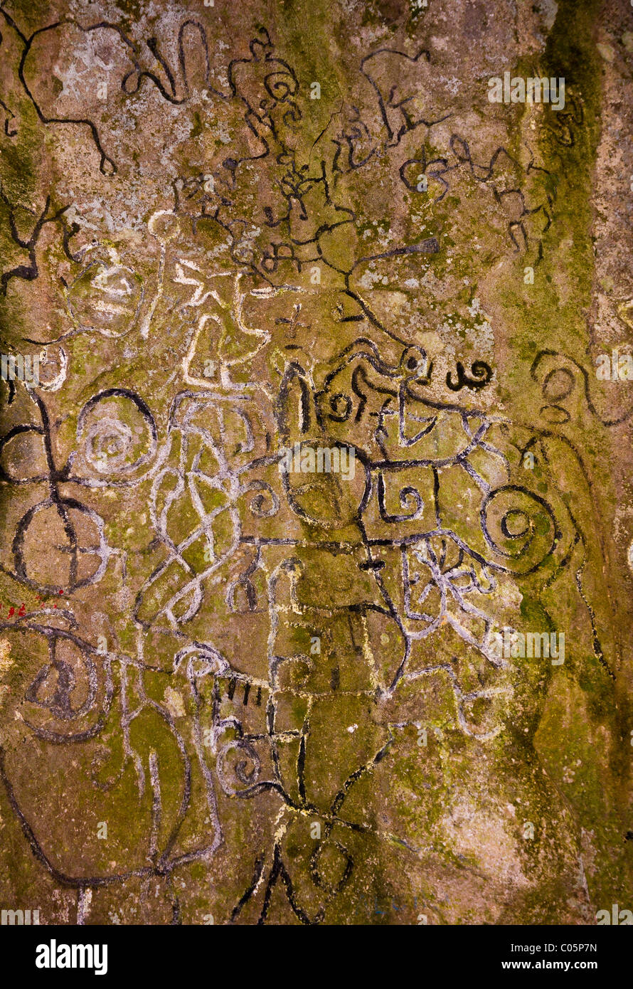 EL VALLE de Anton, PANAMA - pétroglyphes, l'art rupestre aborigène, au Sentier de la Piedra Pintada. Banque D'Images