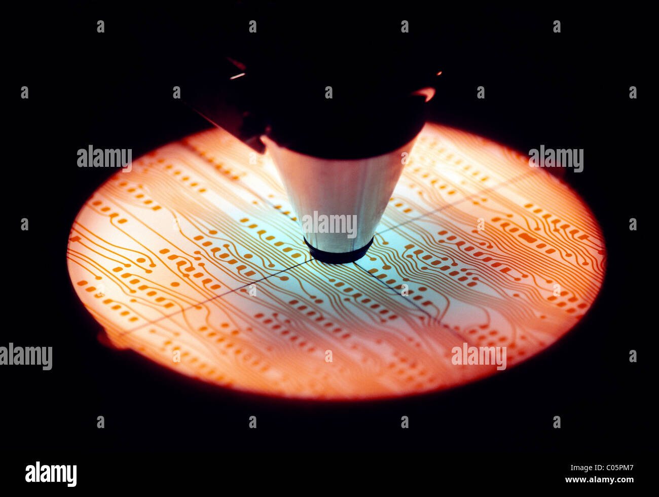 Microscope utilisés pour inspecter les circuits imprimés pour une utilisation sur des puces d'ordinateur Banque D'Images