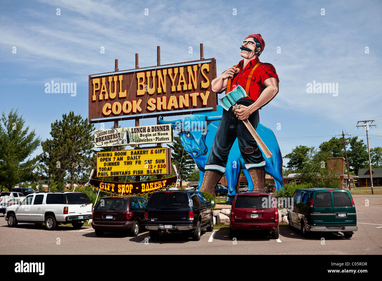 Paul Bunyan's Cook Shanty, un célèbre restaurant de bord de route dans la ville de Northwoods Minocqua, Wisconsin. Banque D'Images