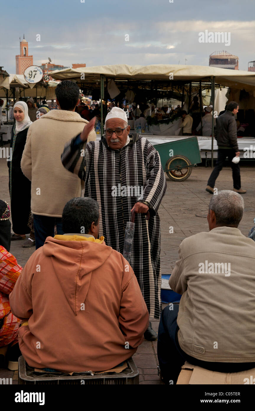 Conteur raconter des histoires Djemaa / place Jamaa el Fna Marrakech Banque D'Images