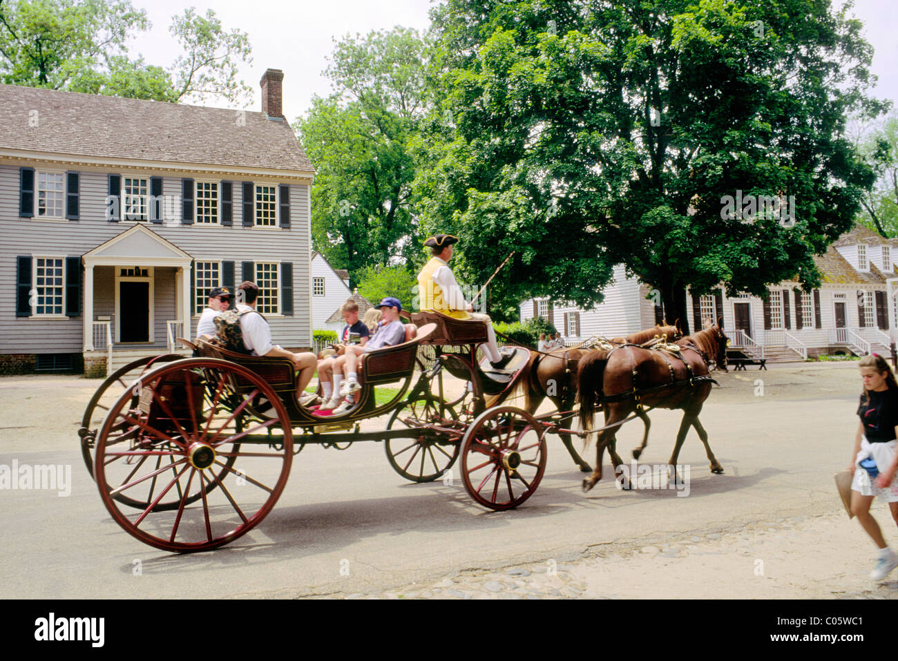 Colonial Williamsburg, Virginia, USA. Living history re-enactment calèche touristique sur Duc de Gloucester Street Banque D'Images