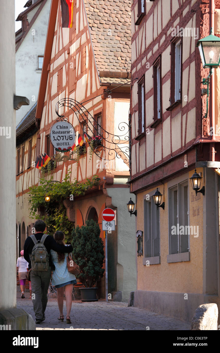 Maisons à colombages, Lotus Chine Restaurant et hôtel en Heugasse street, Rothenburg ob der Tauber, Route Romantique Banque D'Images