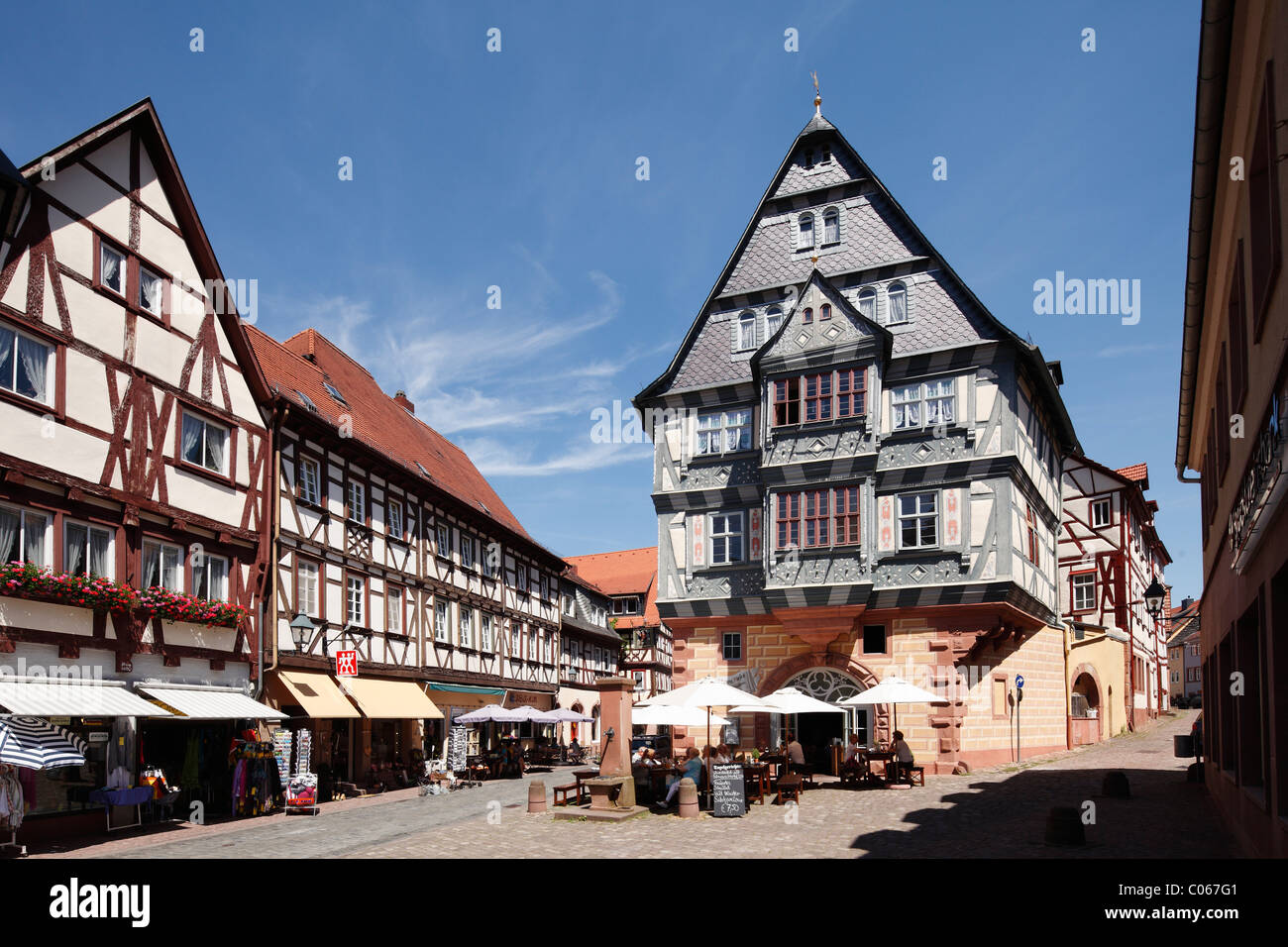 Maisons à colombages avec Hôtel Riesen, Miltonberg, Mainfranken, Lower Franconia, Franconia, Bavaria, Germany, Europe Banque D'Images