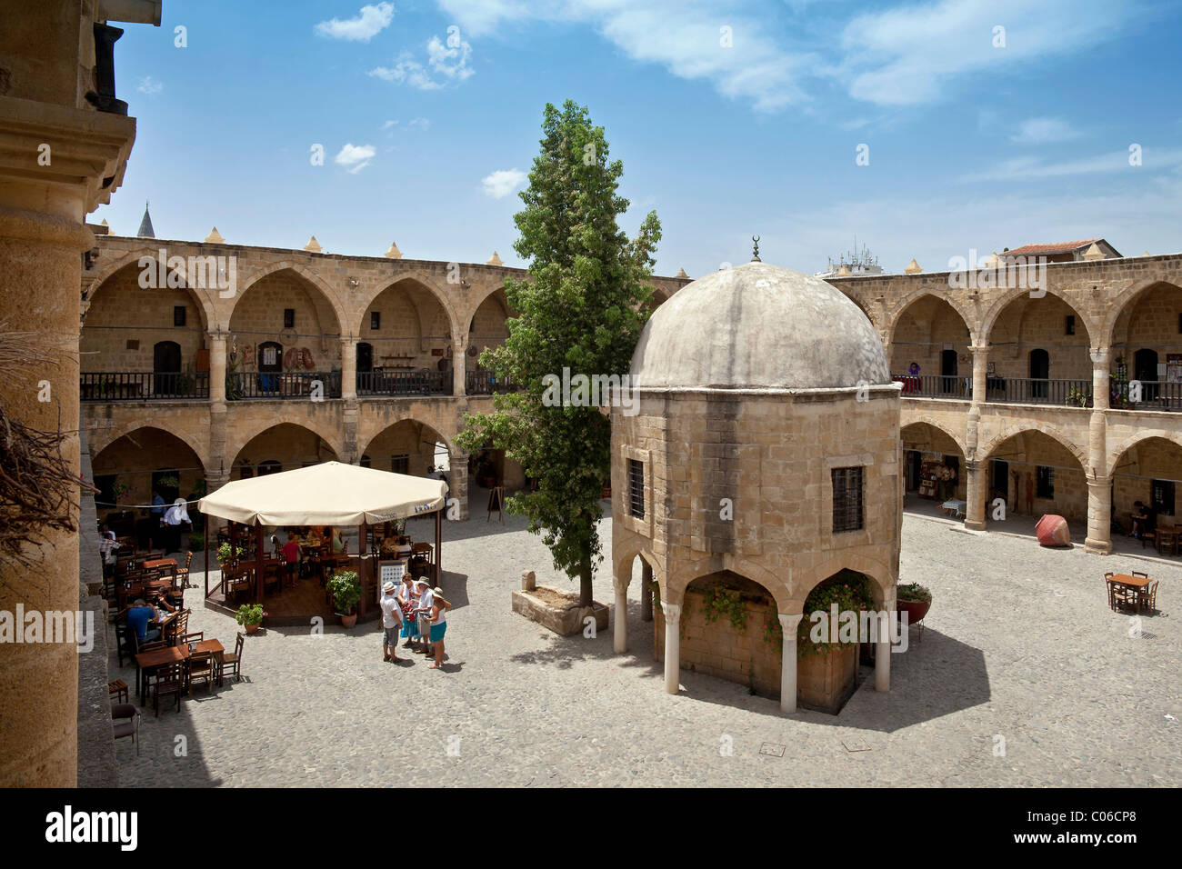 Buyuk Han, ancien caravansérail, nord de Nicosie ou Lefkosia, le nord de Chypre Turque, l'Europe du Sud Banque D'Images