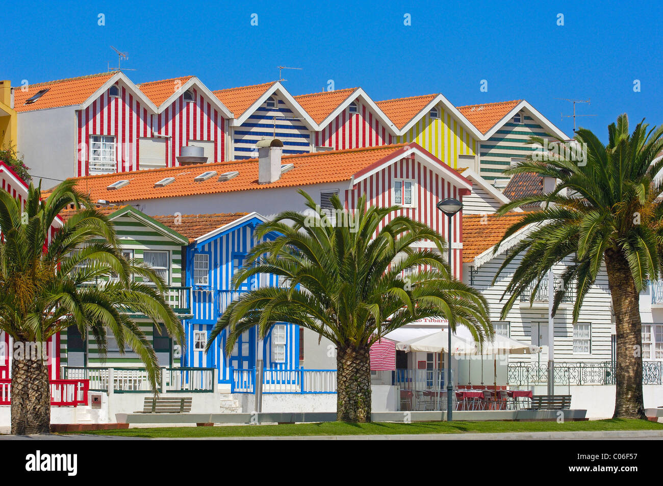 Maisons colorées( Palheiros), Costa Nova, Aveiro, Portugal, région Beiras Banque D'Images