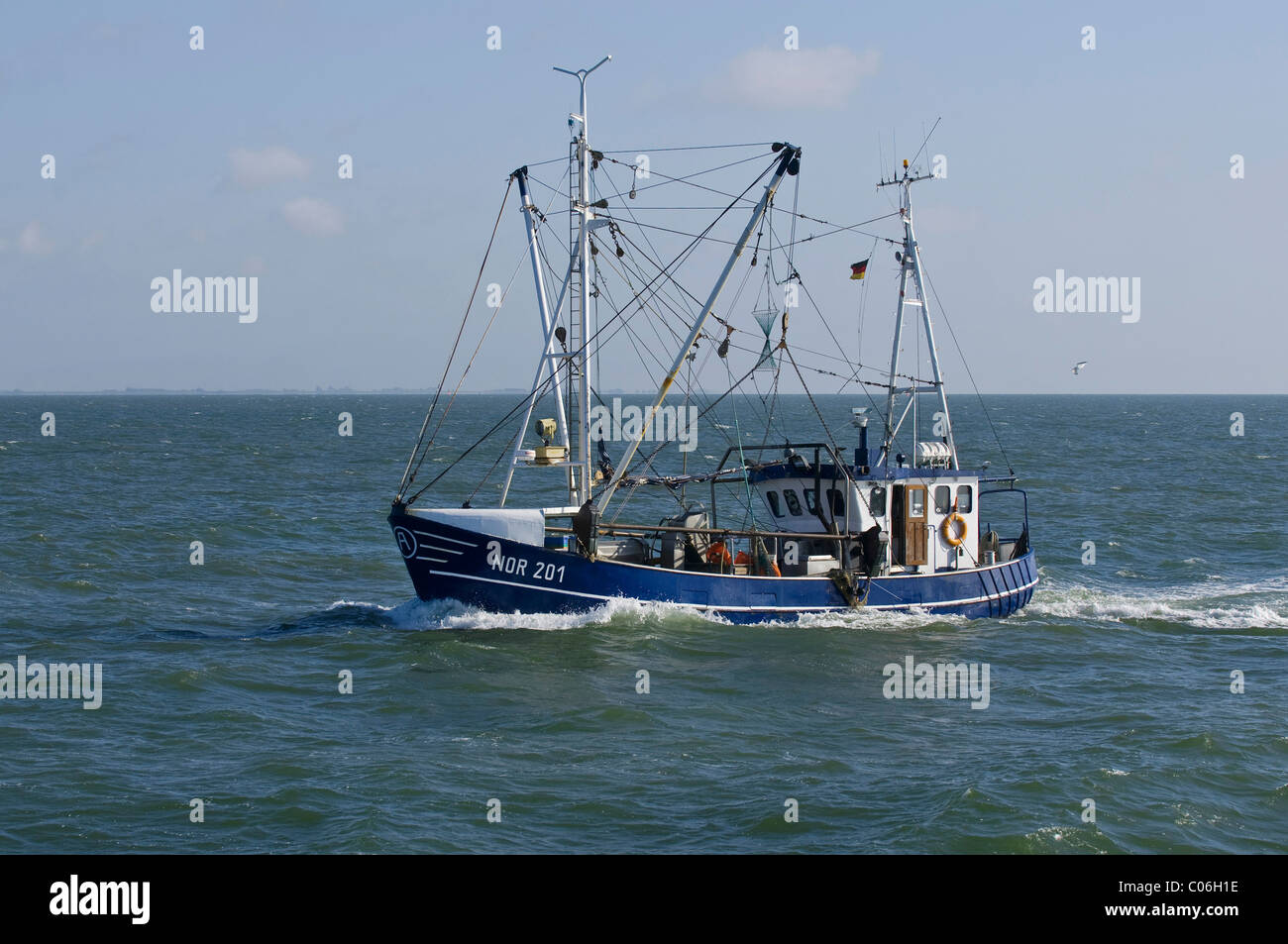 Crabcutter 201 ni en cours au large de Norddeich, Frise orientale, la mer des Wadden, classé au Patrimoine Mondial de l'UNESCO, Basse-Saxe, Allemagne, Europe Banque D'Images