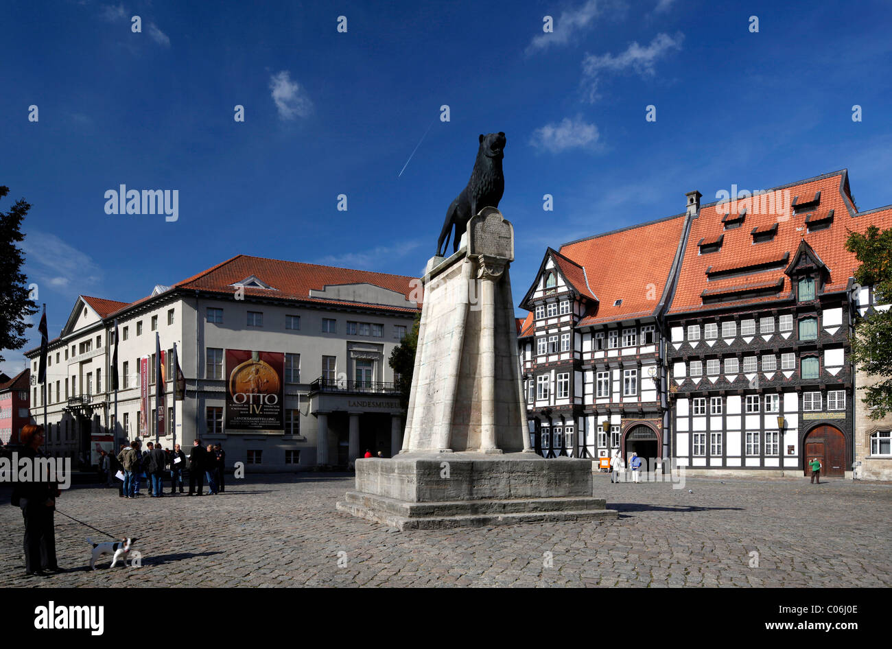 La place du château Burgplatz avec Braunschweiger Loewe monument du lion, du musée de l'état du Nouveau-Brunswick dans le Vieweg-Haus building, chambre de Banque D'Images