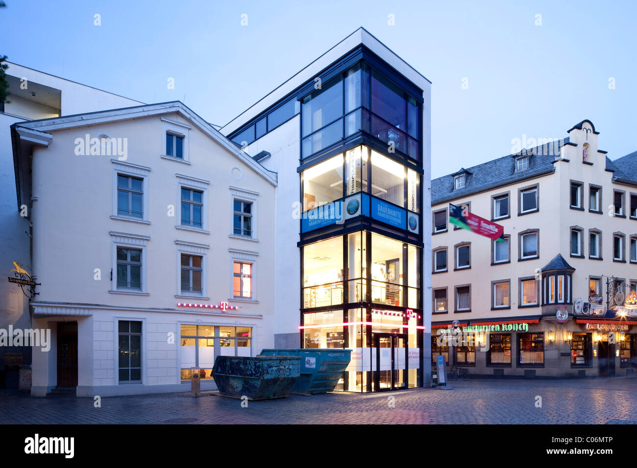 Les entreprises commerciales sur place Friedensplatz, Bonn, Rhénanie du Nord-Westphalie, Allemagne, Europe, Banque D'Images