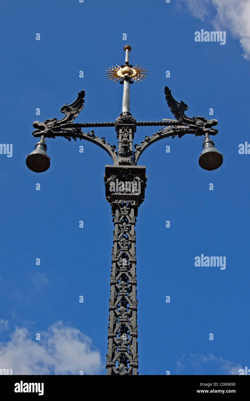 Vieux Berlin street lamp sur pont Weidendamm, Berlin, Germany, Europe Banque D'Images