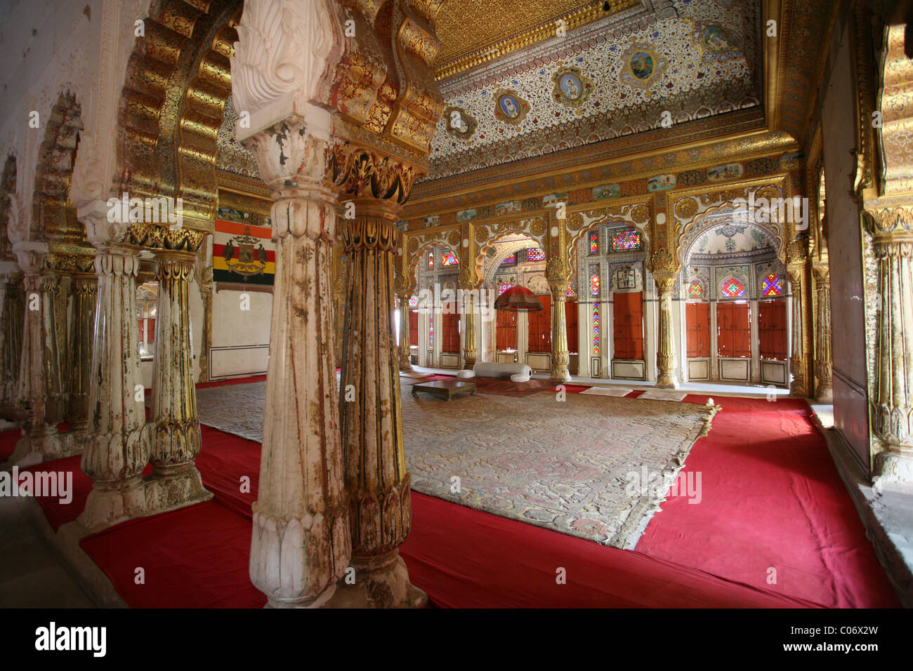 À l'intérieur de l'ornate Phool Mahal au Fort Mehrangarh, Jodphur, Rajasthan Banque D'Images