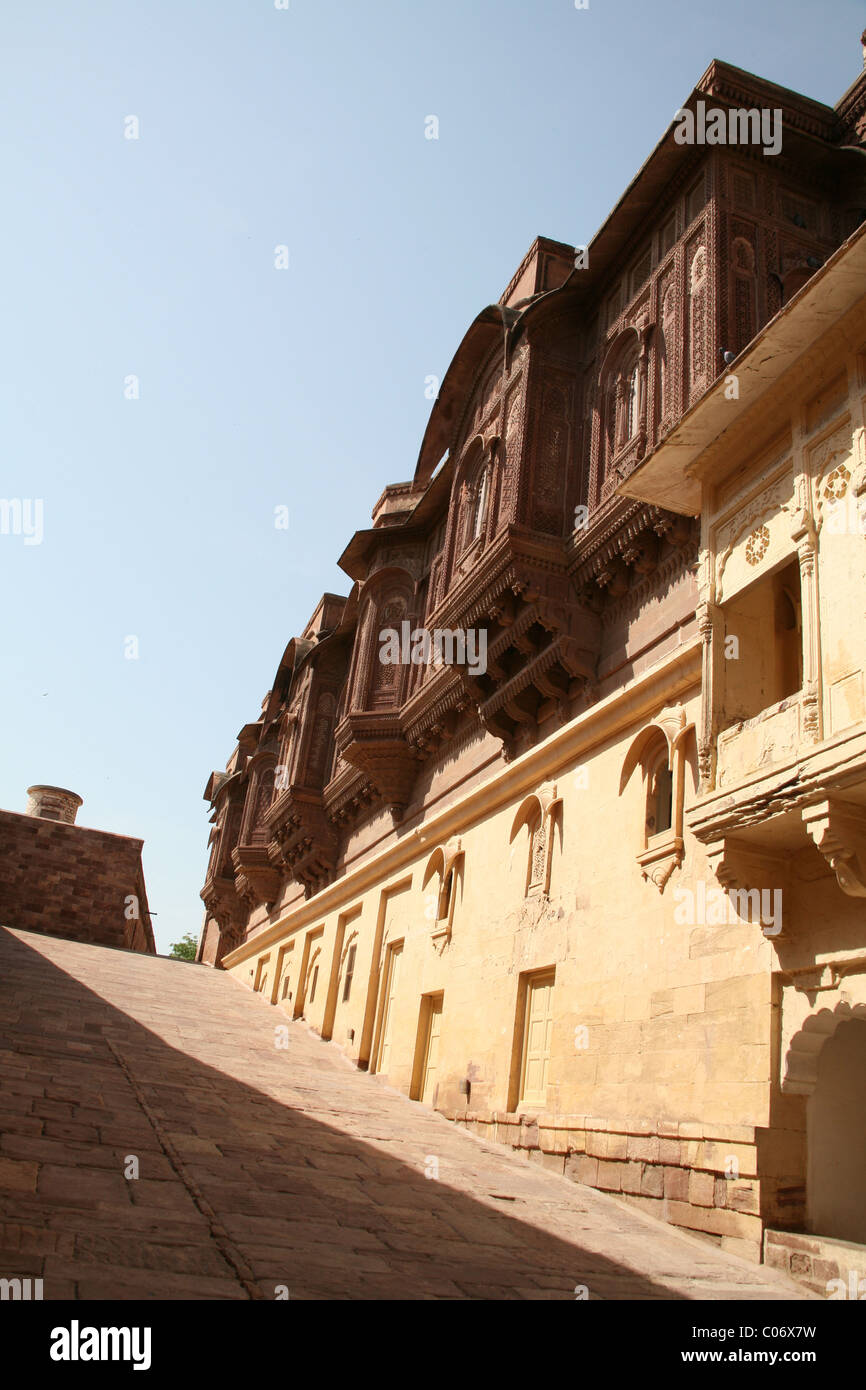 Au-delà de l'entrée en pente pour Imritiapol Meherangarh Fort, Jodphur, Rajasthan Banque D'Images