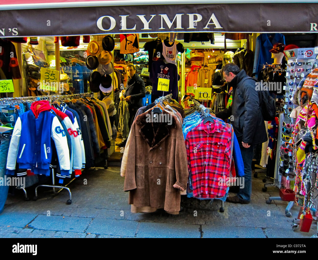 Paris, France, magasin de vêtements anciens Vintage français, « Olympa », présentoirs, (quartier des Halles) vêtements et accessoires pour hommes, mode rapide, vêtements pour hommes Banque D'Images