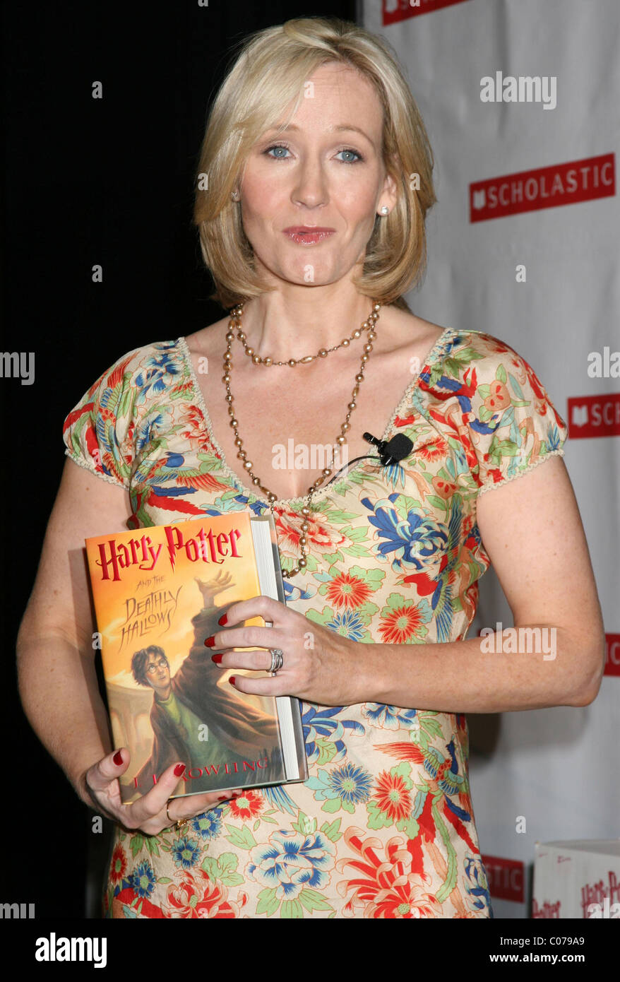 J.K. Rowling à l'US Tour livre lancement de "Harry Potter et les Reliques' au Kodak Theatre de Los Angeles, Californie Banque D'Images