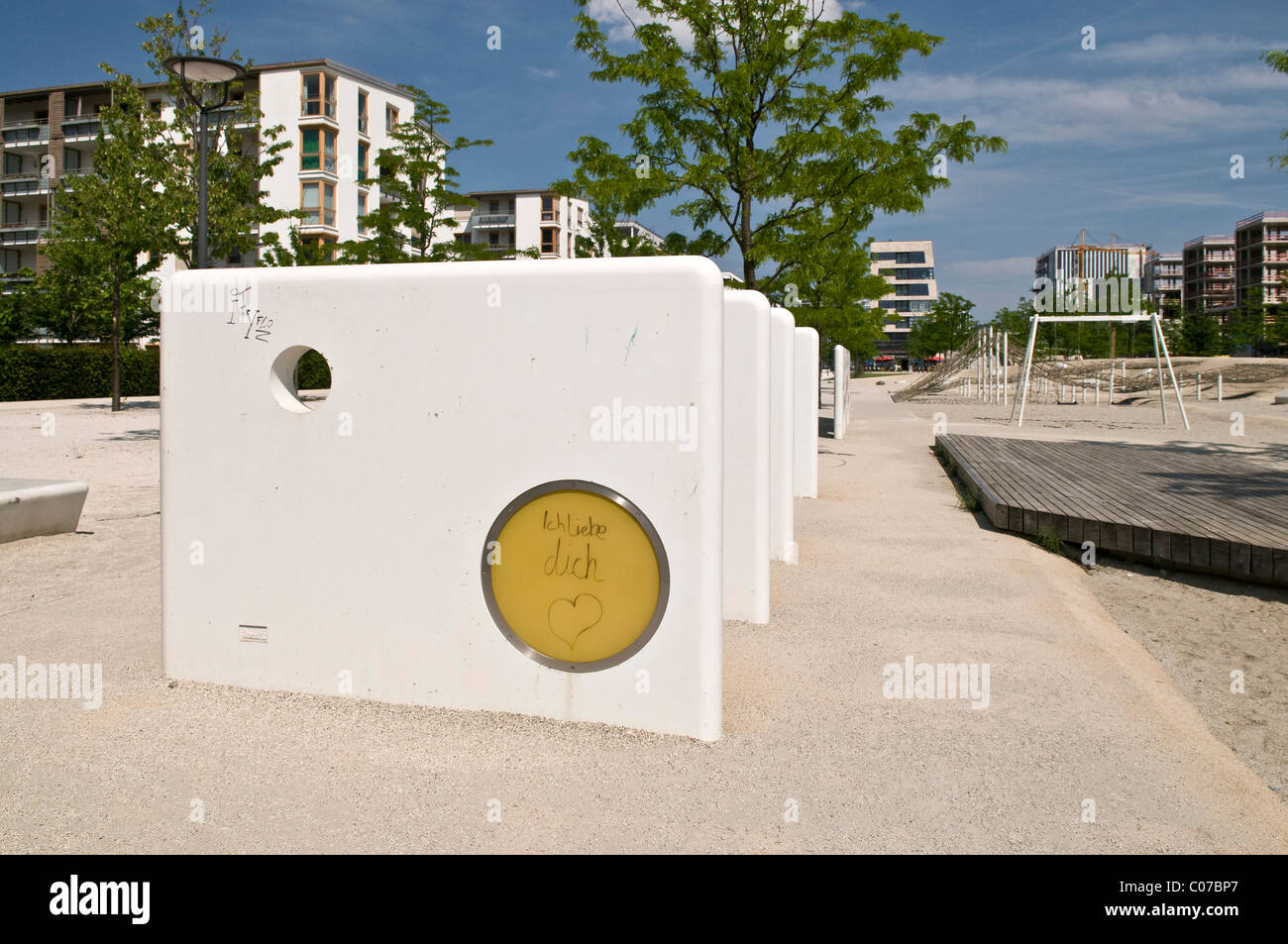 Grand et moderne, nouveau terrain de jeu dans un nouveau domaine, Arnulfpark, Munich, Bavaria, Germany, Europe Banque D'Images