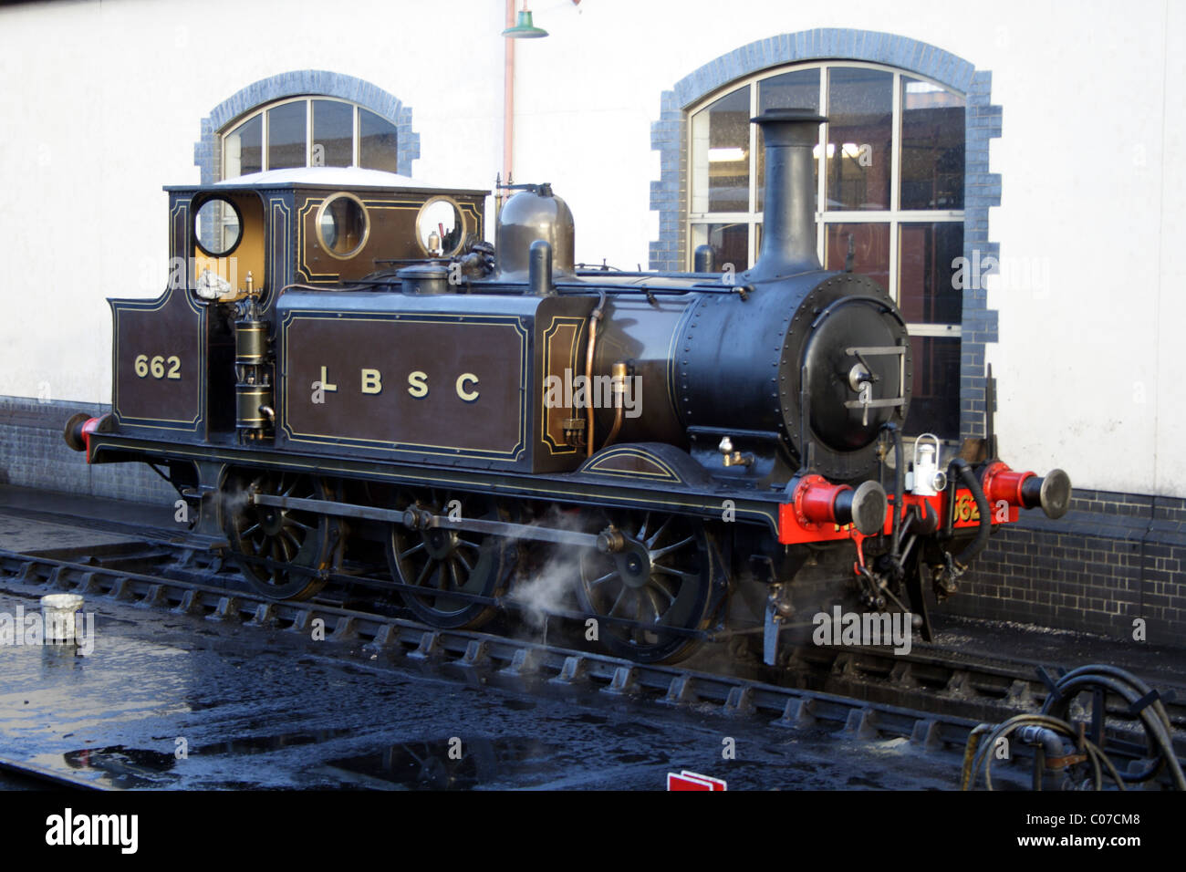 Locomotive à vapeur 662 Martello, en préparation pour une longue journée de manœuvres à Minehead station sur la ligne West Somerset. Banque D'Images