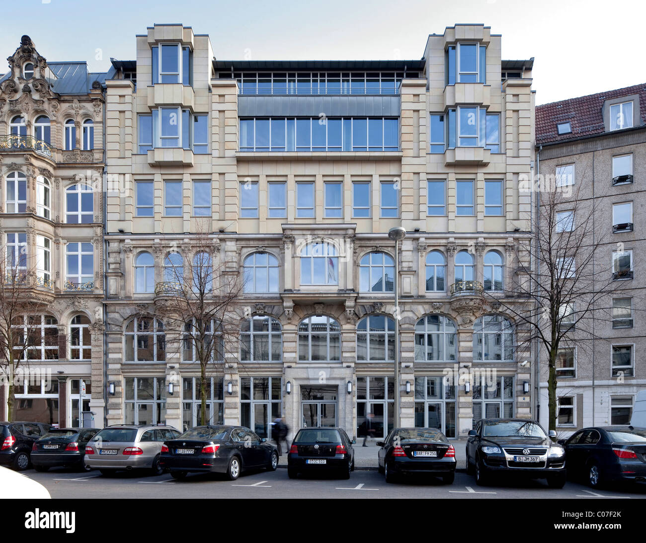 Bureau historique bâtiment avec ajouté dans la rue histoire Jaegerstrasse, Mitte, Berlin, Germany, Europe Banque D'Images