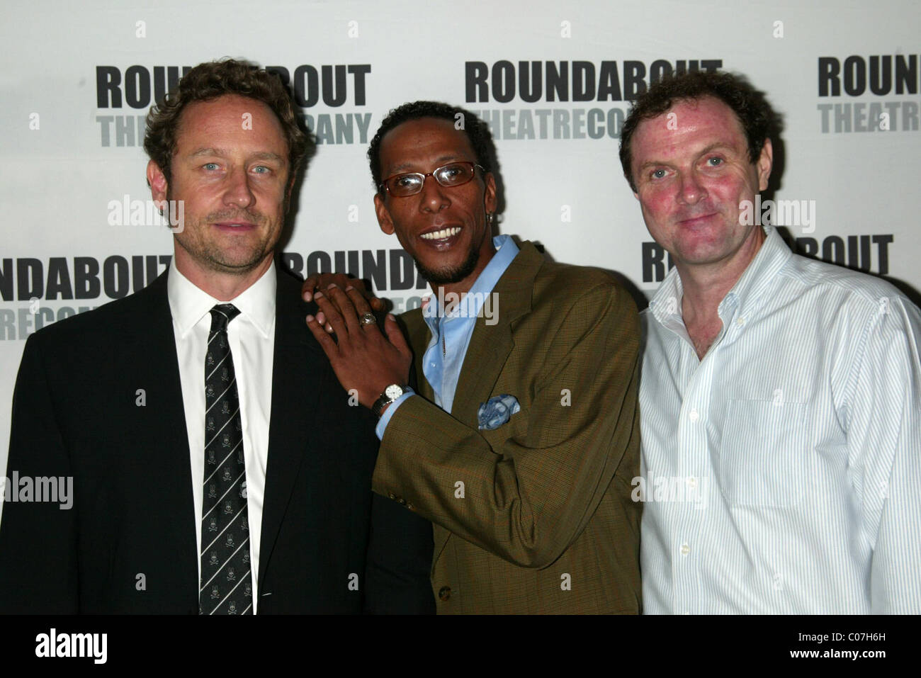Sam Robards, Ron Céphas Jones et Boris McGiver soirée d'ouverture du rond-point Theatre de Broadway production "The Banque D'Images