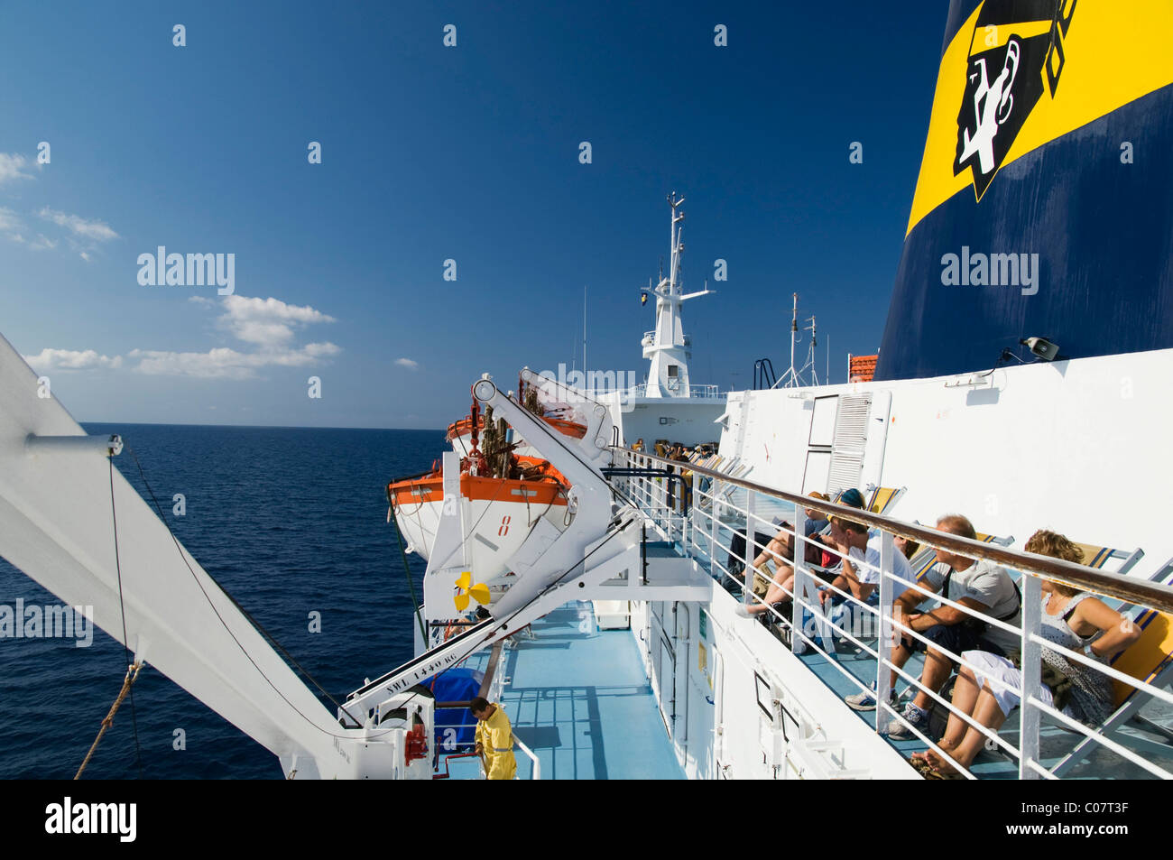 Les vacanciers sur le ferry pour la Corse, France, Europe Banque D'Images
