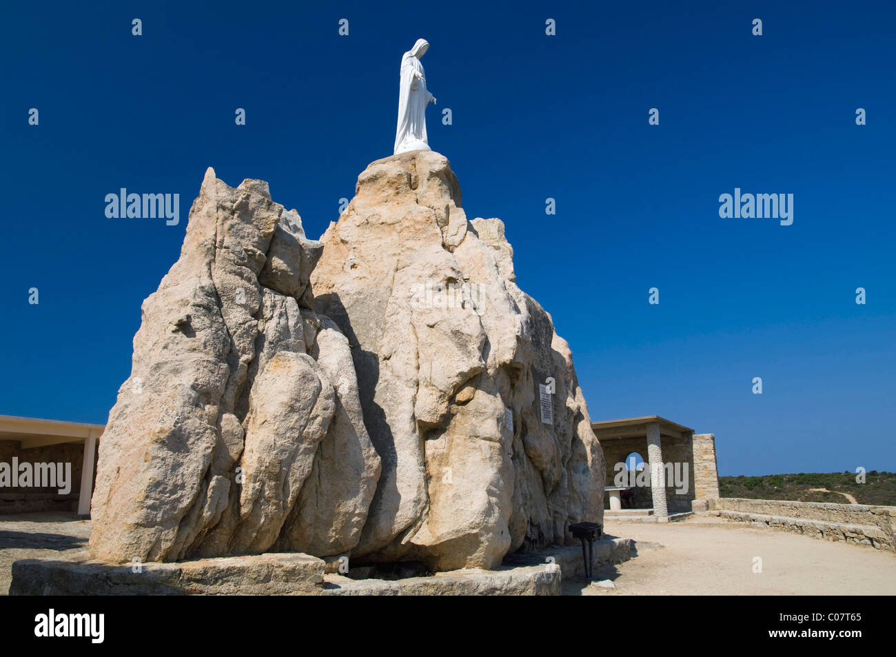 Vierge Marie statue sur la roche, Chapelle Notre Dame de la Serra, Calvi, Balagne, Corse, France, Europe Banque D'Images