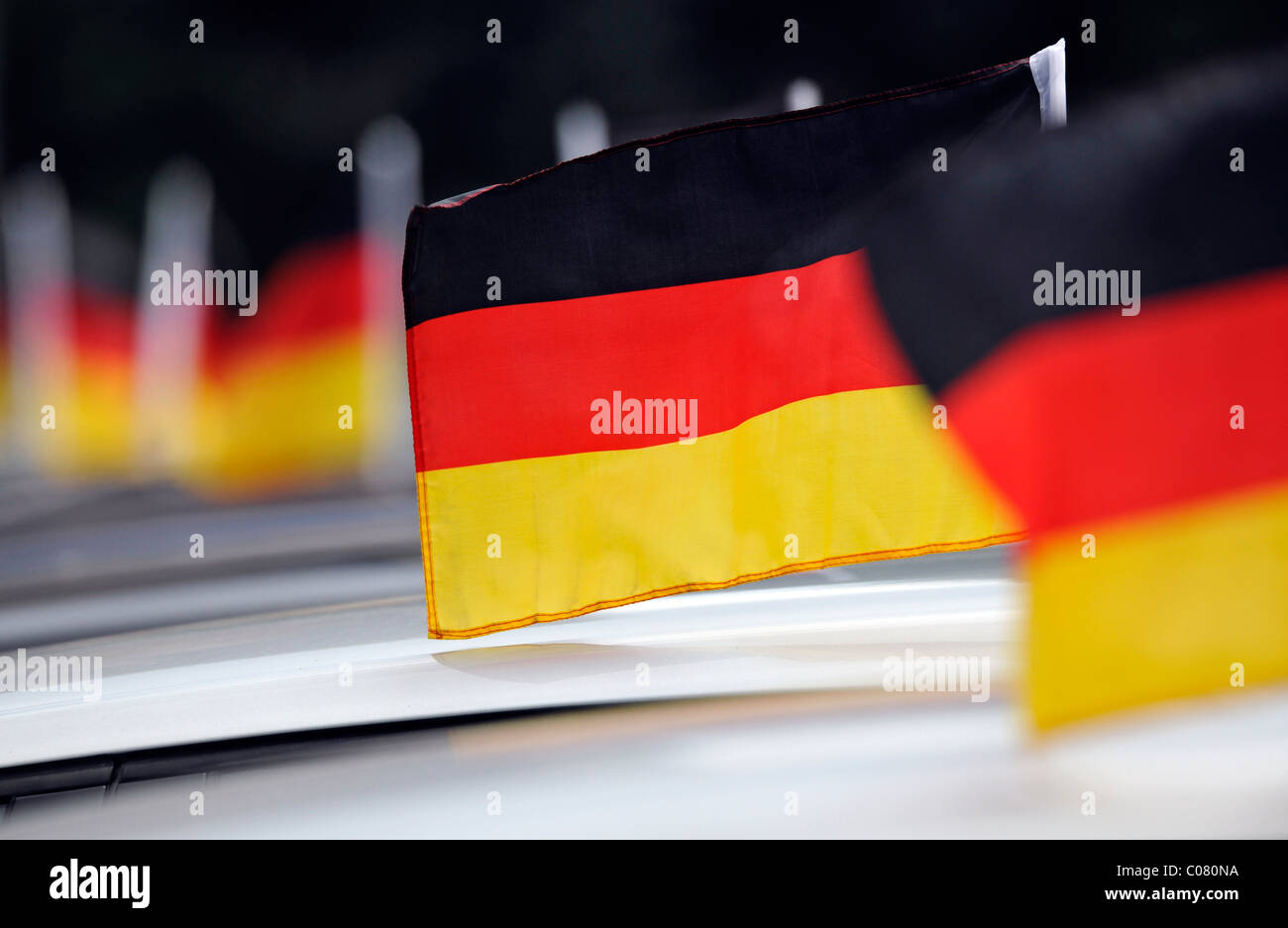 Les drapeaux allemands sur les voitures pendant la Coupe du Monde FIFA 2010 Banque D'Images