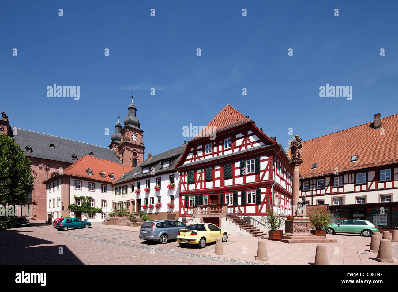 Place du marché et Pparish église Saint Gangolf, Amorbach, Mainfranken, Lower Franconia, Franconia, Bavaria, Germany, Europe Banque D'Images