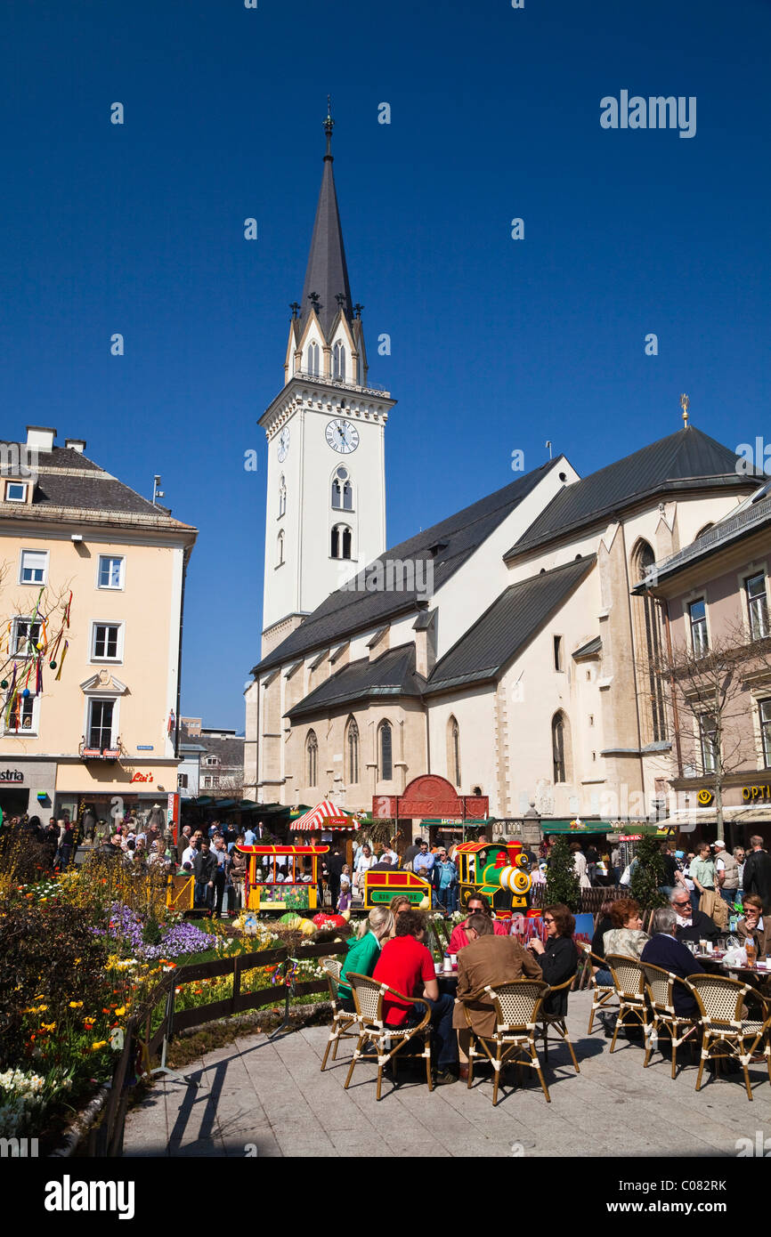 Chateau de Square, l'église paroissiale Saint-jacques, marché de pâques, Villach, Carinthie, Autriche Banque D'Images