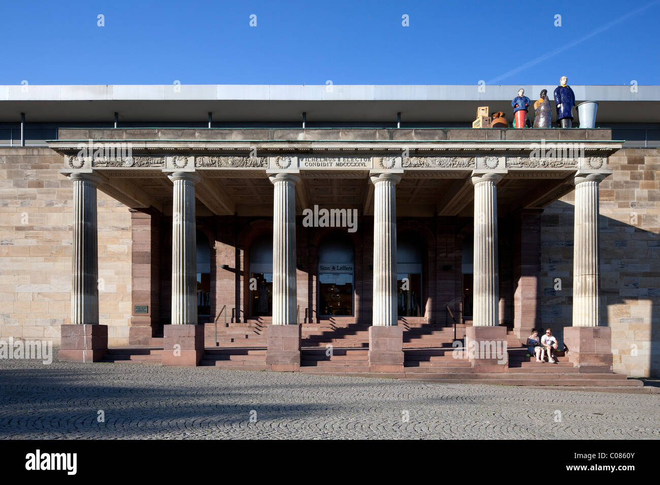 Portique de l'ancien palais impérial, le musée Fridericianum, Kassel, Hesse, Germany, Europe Banque D'Images