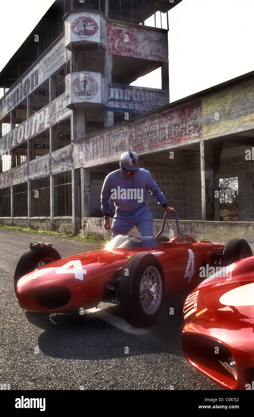 Ferrari classique Tippo 156 F1 1961 réplique sur l'ancienne piste de course Reims 1996 Banque D'Images