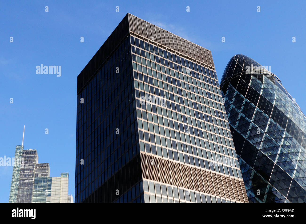 Résumé des détails architecturaux de ville de Londres des gratte-ciel, Heron Tower, Aviva et Bâtiment 30 St Mary Axe, London, England, UK Banque D'Images