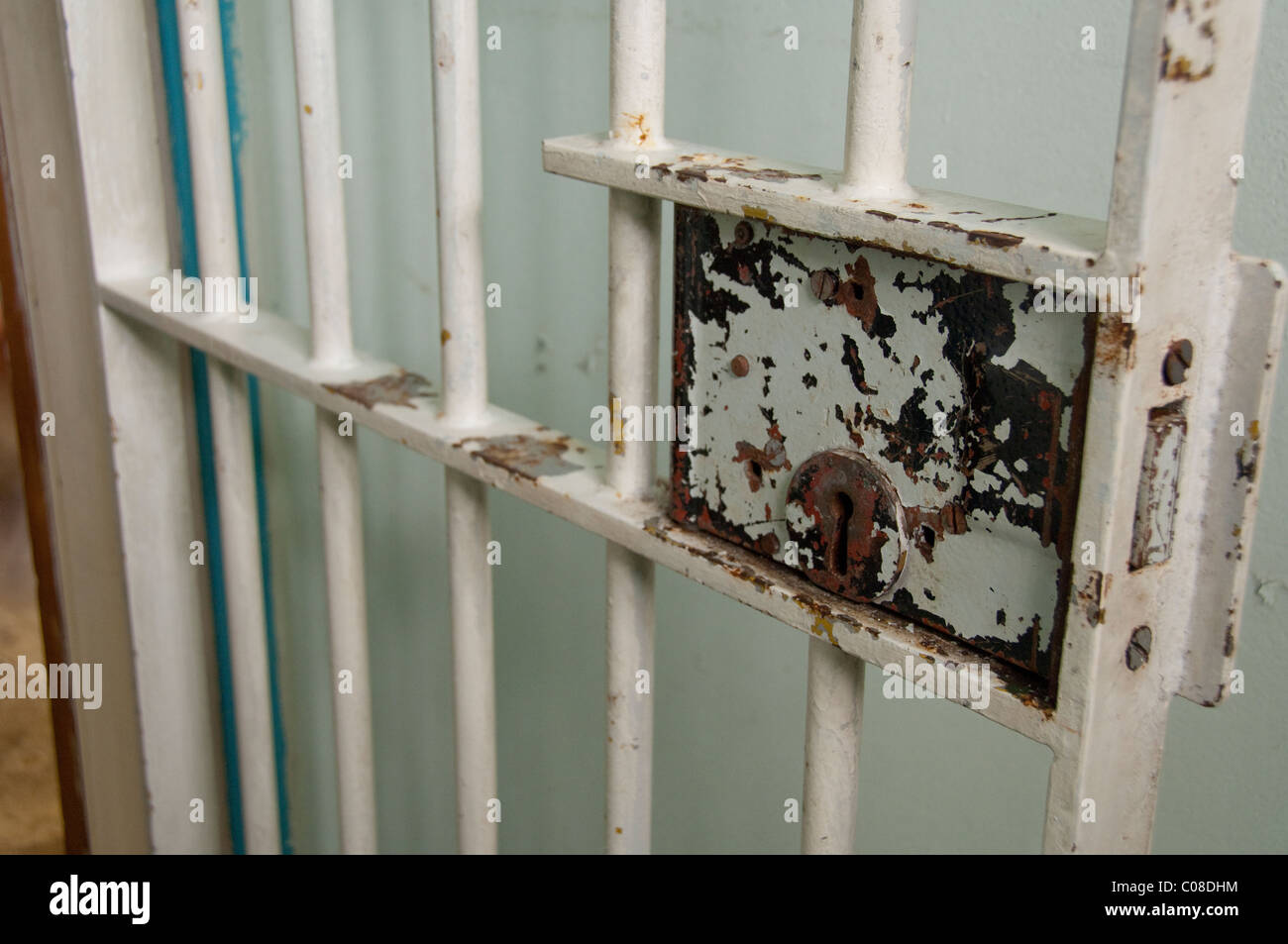 L'Afrique du Sud, Cape Town, l'île de Robben. Cellule de prison dans la section d'un bloc de cellules. Banque D'Images