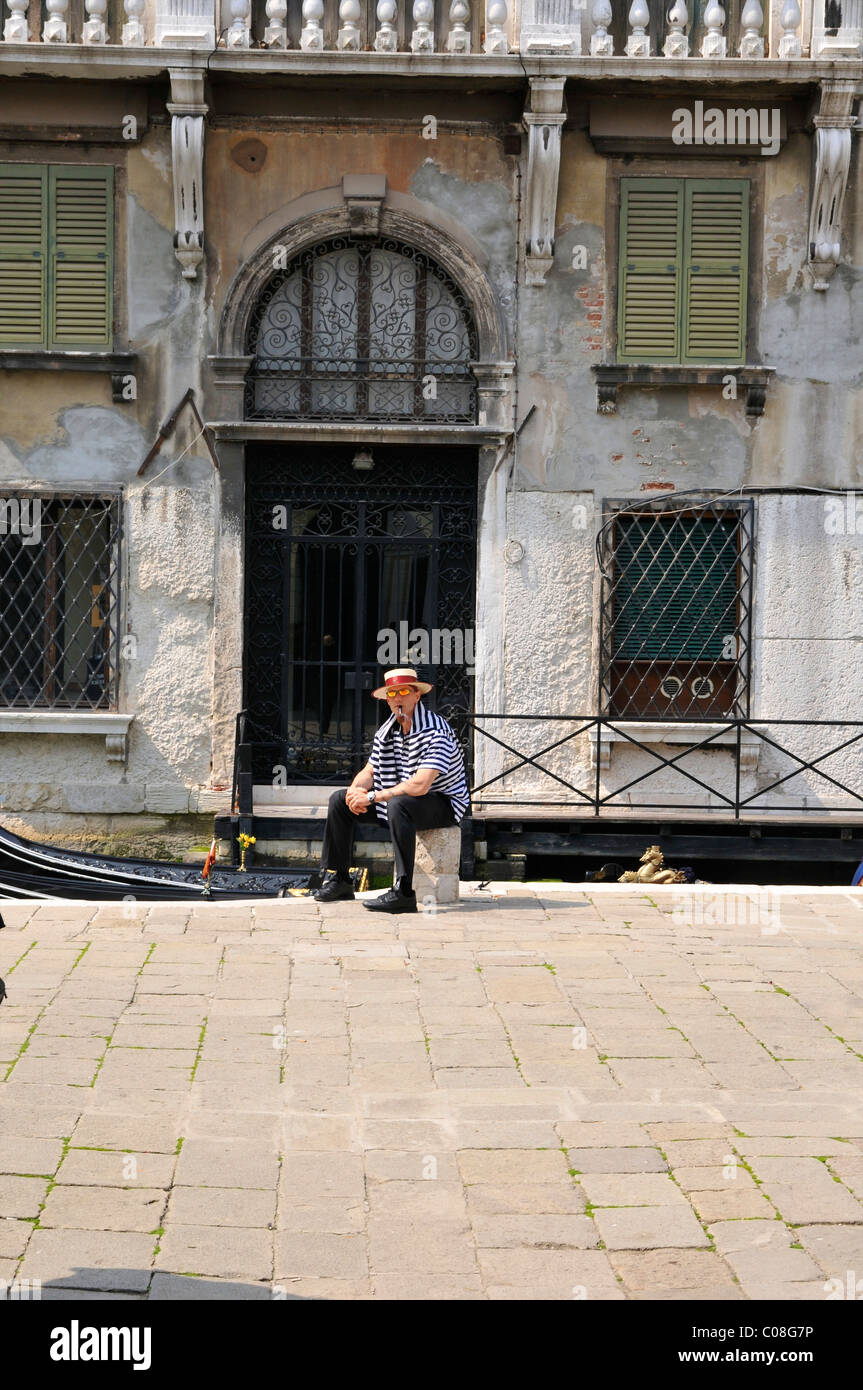 En Gondolier pipe lunettes Banque D'Images