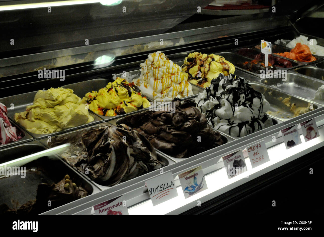 Icecream vendu à Venise la nuit. La crème glacée. L'Italien Photo Stock -  Alamy