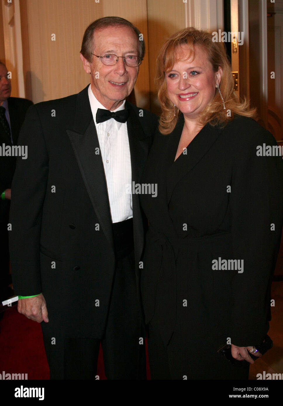 Bernie Kopell & Catrina Honadle, la 18e édition de la Nuit des étoiles 100 Awards tenue à l'hôtel Beverly Hills - Beverly Arrivées Banque D'Images