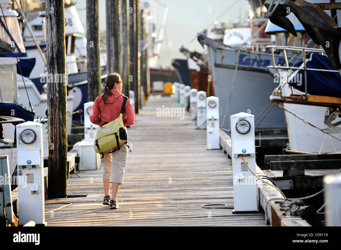 Les visites touristiques le port dans la soirée à Thomas Basin, Ketchikan, Alaska du Sud-Est, l'été Banque D'Images