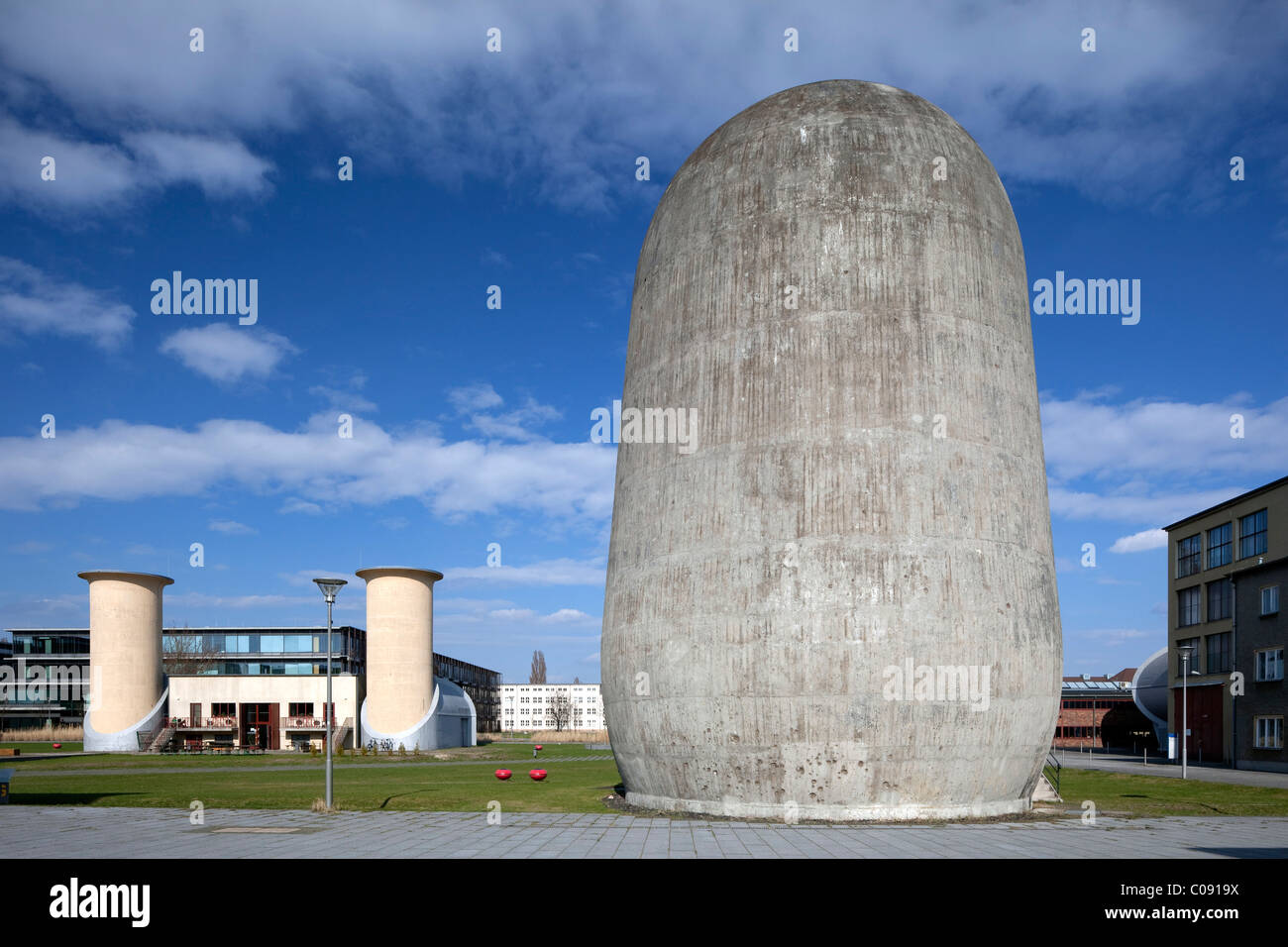 Soufflerie verticale, monument technique, ancien aéroport de Treptow, Wissenschaftsstadt Science City, Berlin Adlershof Banque D'Images