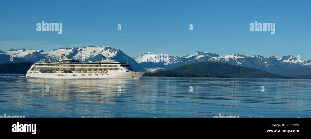 Royal Carribean 'éclat de la mer" Navire de croisière Voyage à travers les eaux calmes de l'Inside Passage, Alaska Banque D'Images