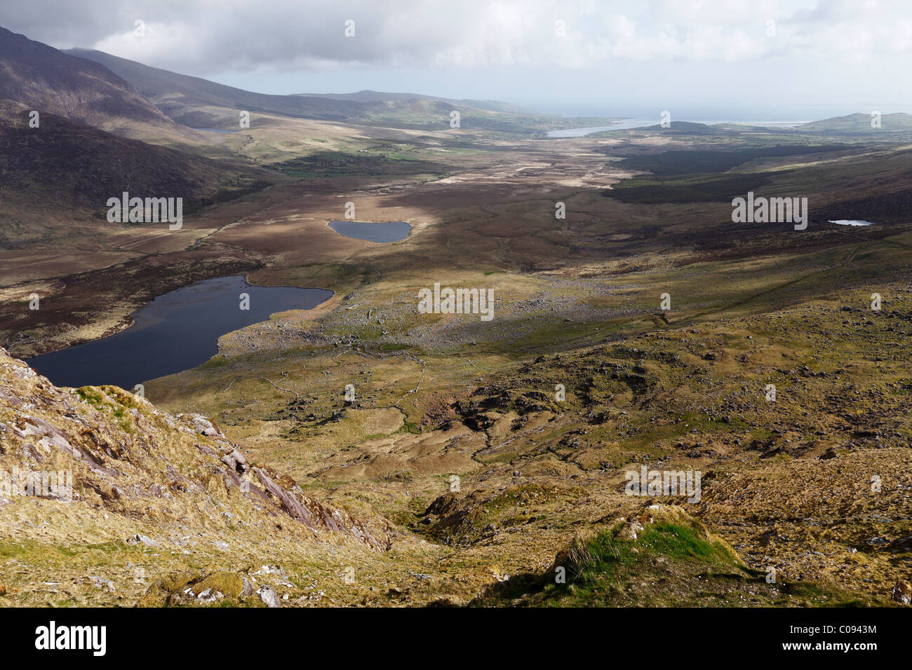 Vue de Connor Pass à Brandon Bay, la péninsule de Dingle, comté de Kerry, Ireland, British Isles, Europe Banque D'Images