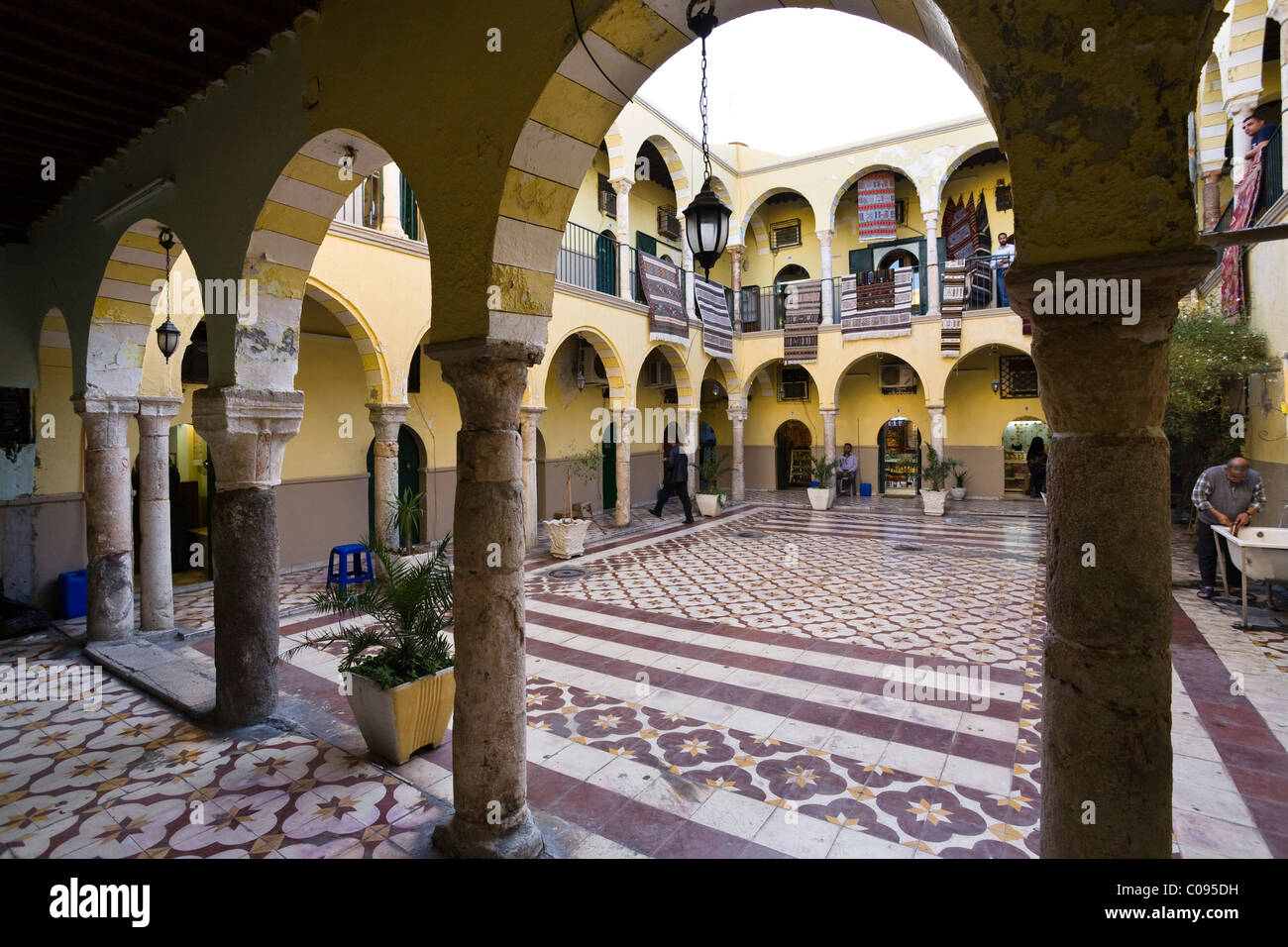Cour intérieure dans la médina, caravansérail, centre historique, Tripoli, Libye, Afrique du Nord, Afrique Banque D'Images