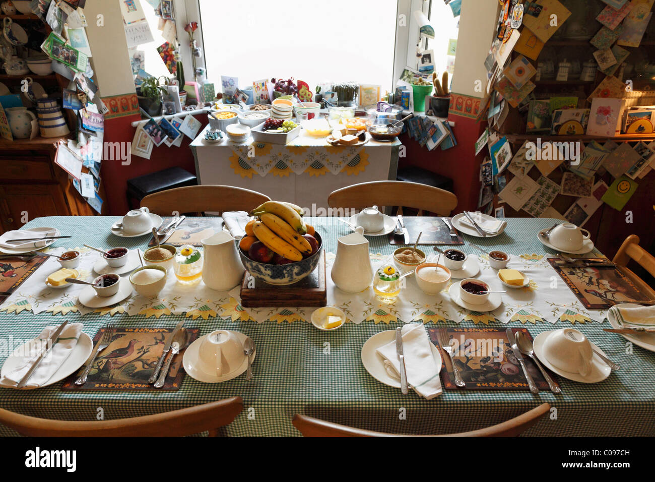 Set table de petit déjeuner dans la boulangerie de l'Olde Bed and Breakfast, Kinsale, dans le comté de Cork, en République d'Irlande, British Isles, Europe Banque D'Images