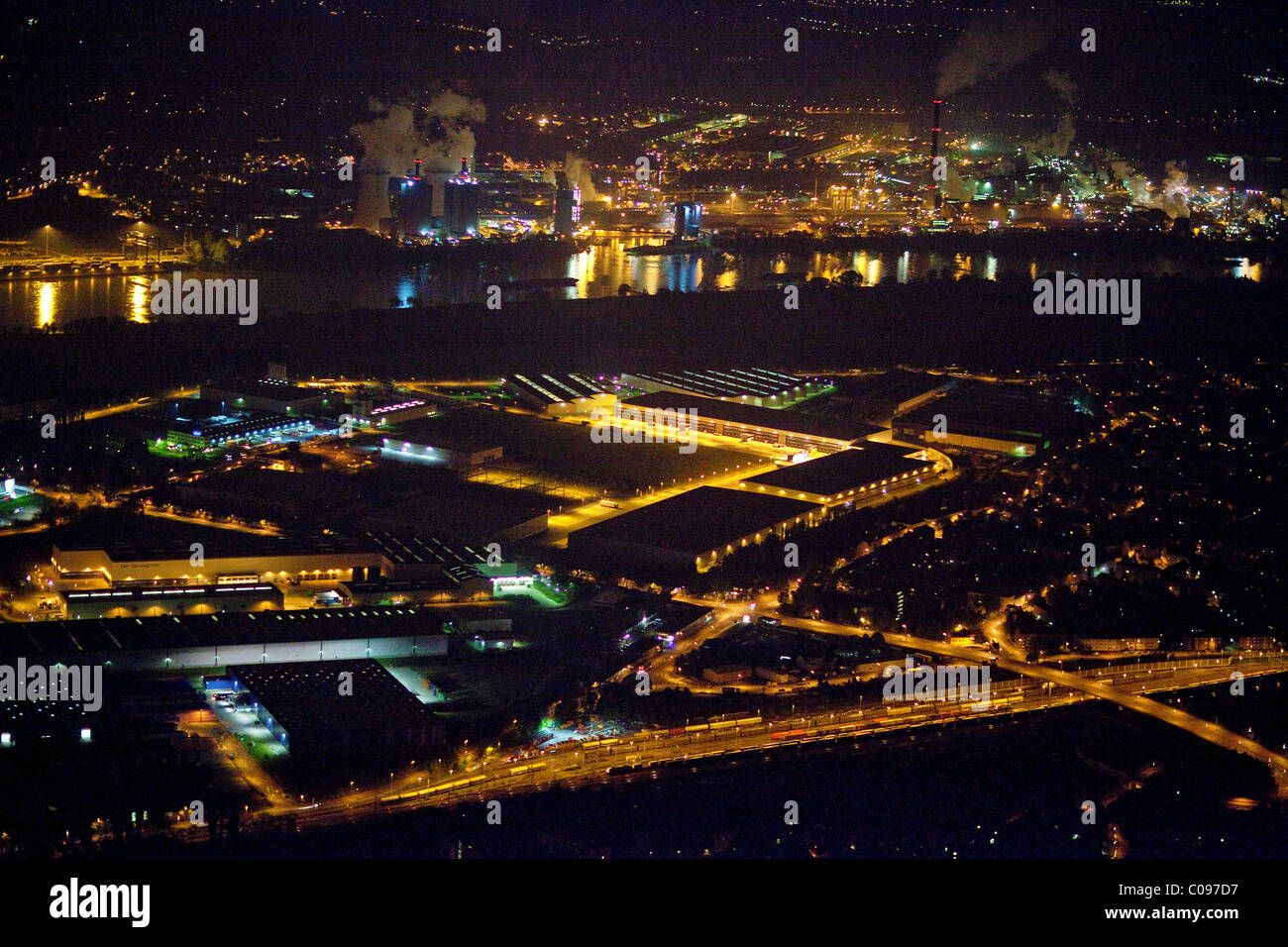 Vue aérienne, Logport centre logistique de nuit, port Duisport, Duisburg, Duisburg, Ruhr, Rhénanie du Nord-Westphalie Banque D'Images