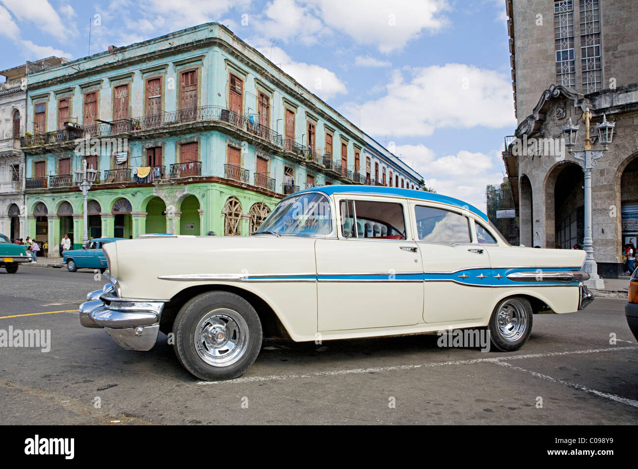 Une vieille voiture américaine des années 50 à La Havane Cuba Banque D'Images
