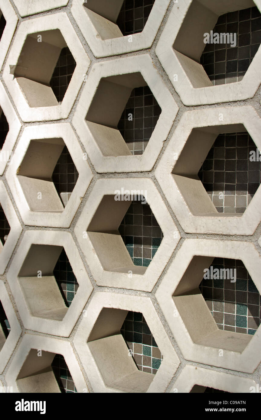Mur en céramique avec motif carreaux bleu et beige Banque D'Images