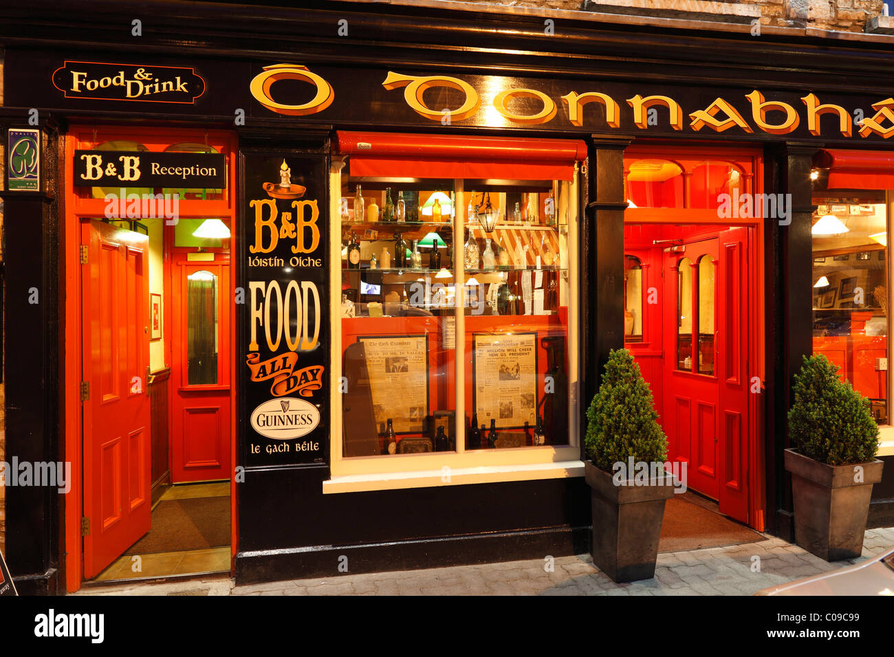 Pub avec Bed and Breakfast, Kenmare, Anneau du Kerry, comté de Kerry, Ireland, British Isles, Europe Banque D'Images
