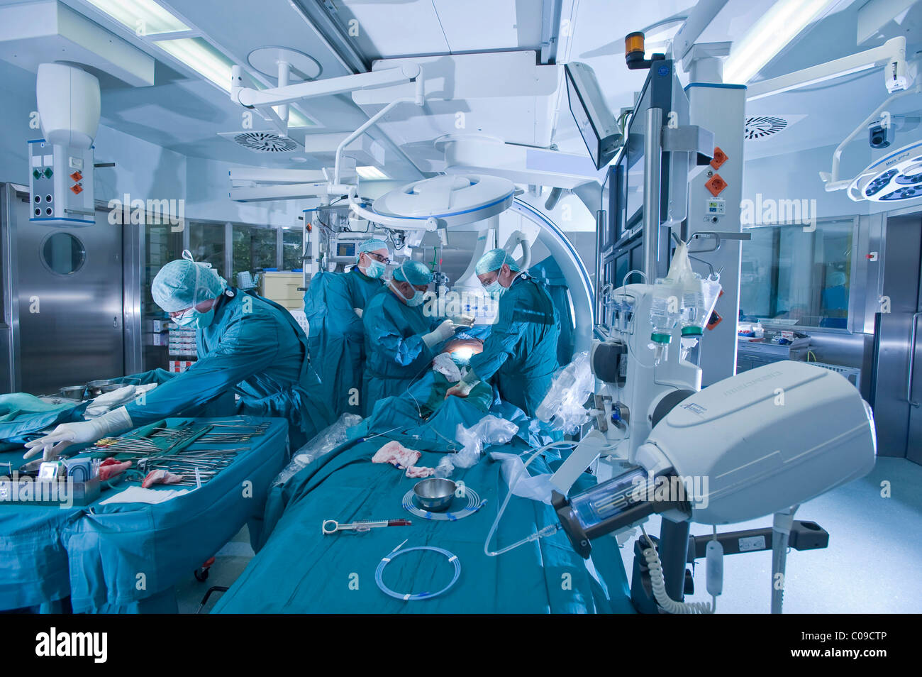 Chirurgie cardiaque dans une salle d'opération hybride, Deutsches Herzzentrum Berlin ou centre cardiaque Allemand, Berlin, Germany, Europe Banque D'Images