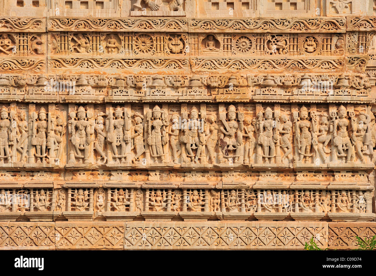 Frise murale, sculptures à un temple hindou, Chittorgarh, Rajasthan, Inde, Asie Banque D'Images