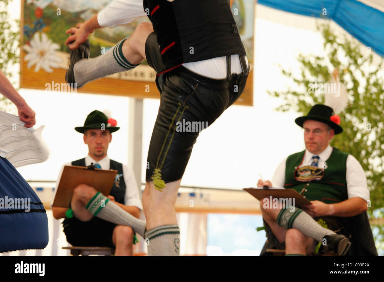 Schuhplattler, danseur traditionnel, 83e Loisachgaufest à Neufahrn, près de Egling, Haute-Bavière, Bavaria, Germany, Europe Banque D'Images