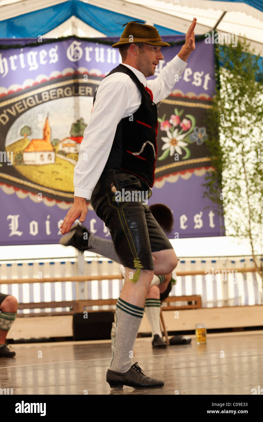Schuhplattler, danseur traditionnel, 83e Loisachgaufest à Neufahrn, près de Egling, Haute-Bavière, Bavaria, Germany, Europe Banque D'Images